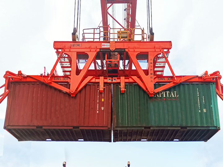 container spreader