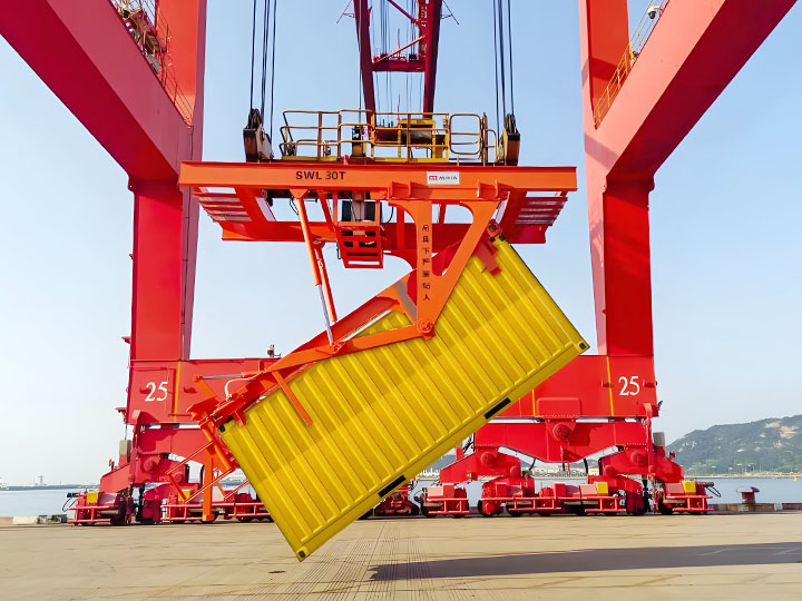 container spreader