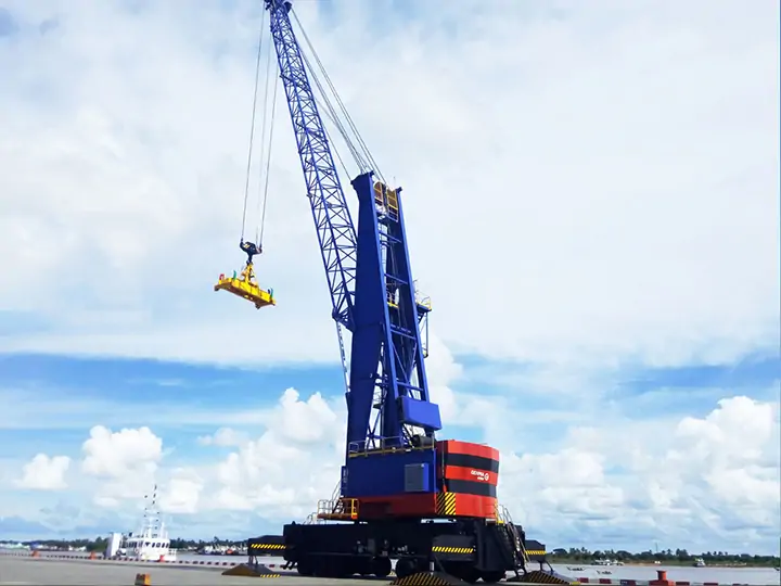 Mobile Harbour Crane