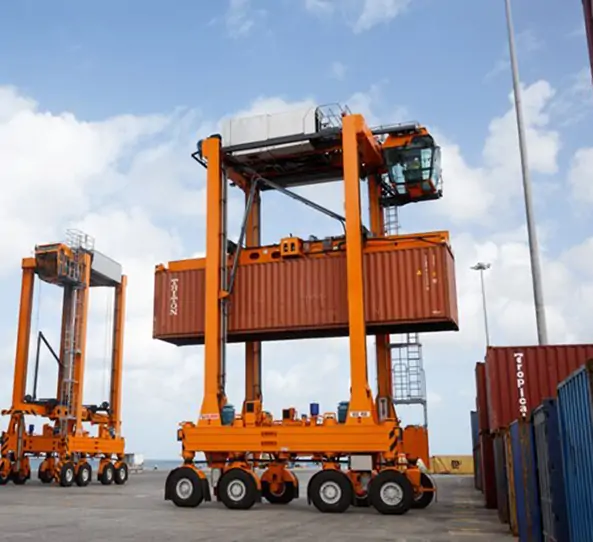 straddle carrier