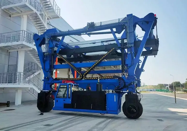 straddle carrier
