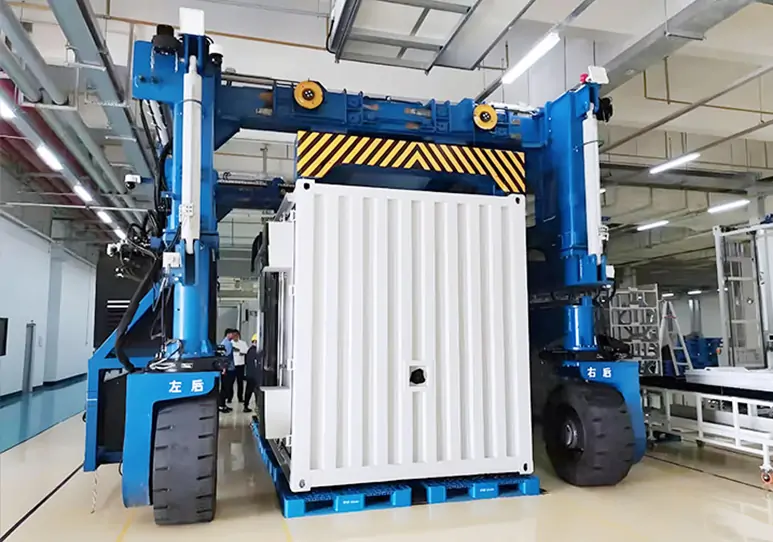 straddle carrier