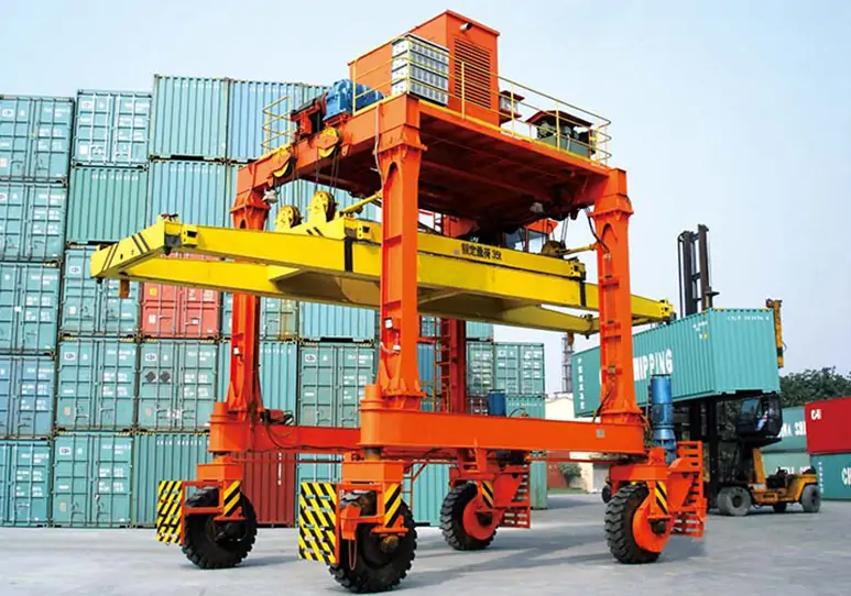 straddle carrier