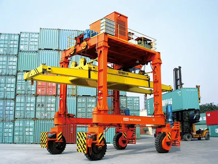 Container Straddle Carrier